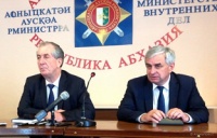 ПРЕЗИДЕНТ РАУЛЬ ХАДЖИМБА ПРЕДСТАВИЛ  КОЛЛЕКТИВУ МИНИСТЕРСТВА ВНУТРЕННИХ ДЕЛ РА НОВОГО МИНИСТРА – АСЛАНА КОБАХИЯ
